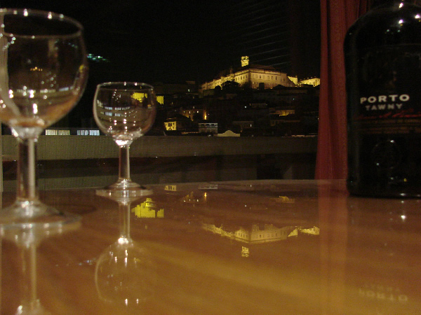 Vinho do Porto no bar do hotel em Coimbra